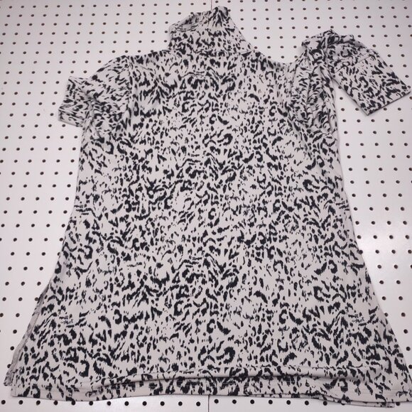 Simpli High Neckline, Poly Spandex Blouse, Size 4 - Picture 8 of 8